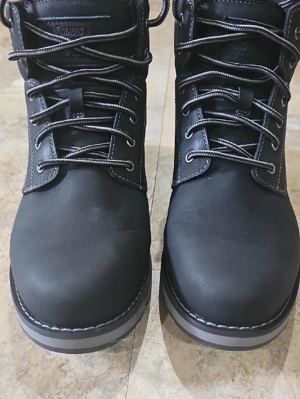 Levi's Black Men's Lace-Up Work Boots - Picture 10 of 10